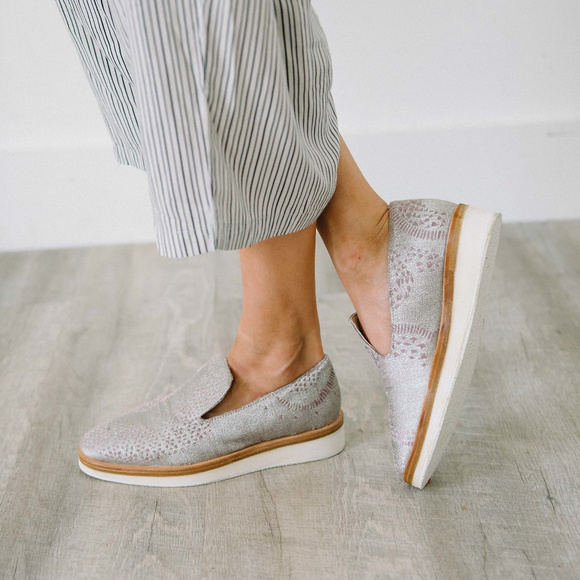 Free People Snake Eyes Loafer Silver 🆕 - Picture 4 of 7